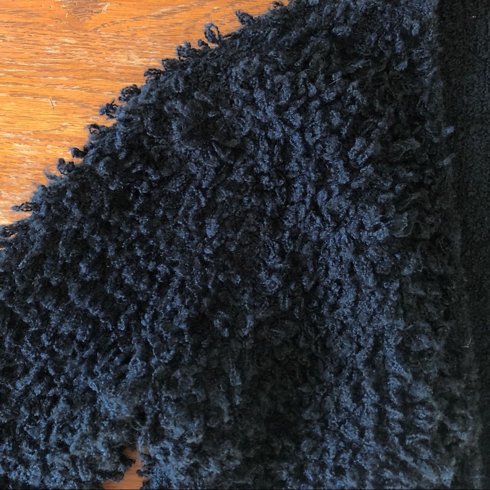 Black fuzzy sweater - Picture 6 of 7